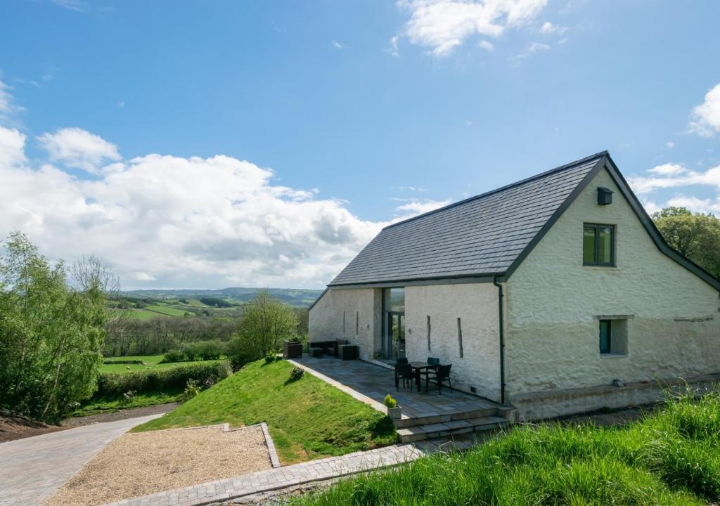 USK Barn in Llanbadoc - Welcome