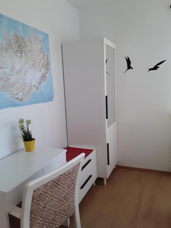 Guesthouse Vestri-Gardsauki room 4
