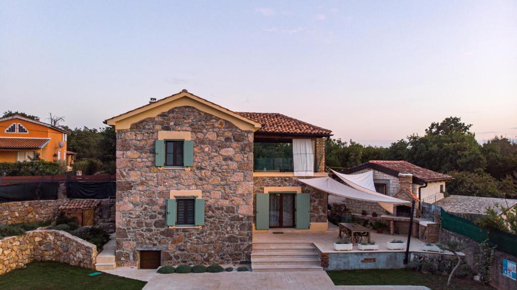 Villa Campiello heated pool room 1