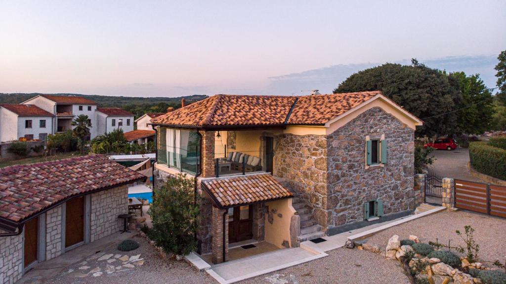Villa Campiello heated pool room 2