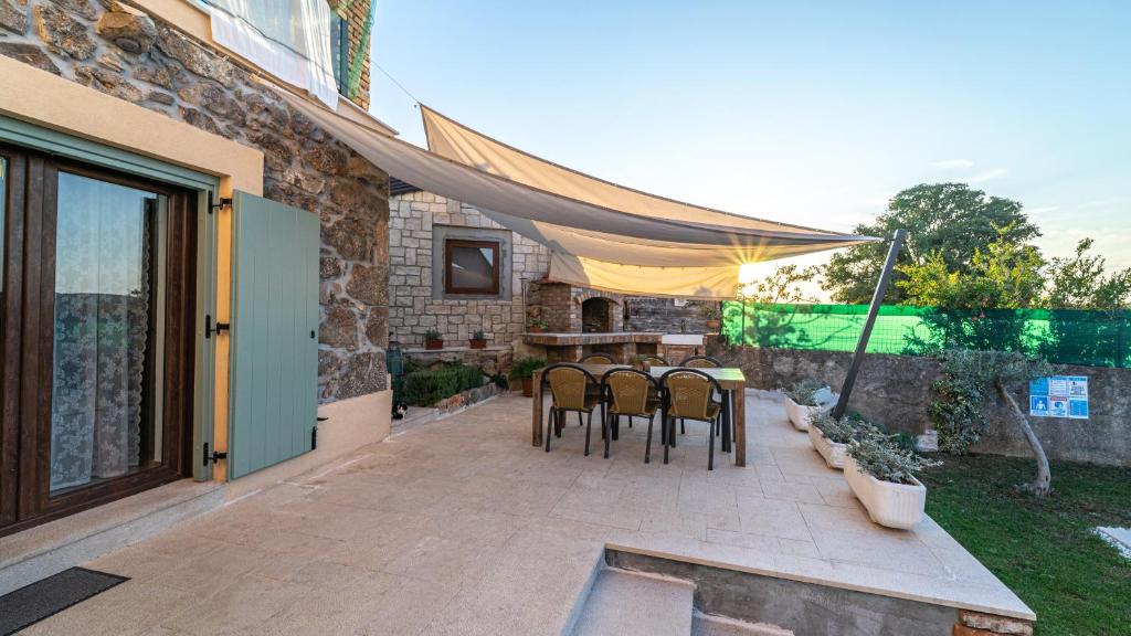 Villa Campiello heated pool room 6