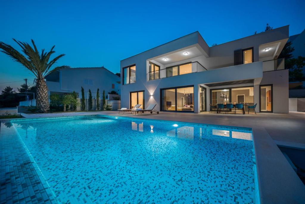 Ultraluxury Villa Elyzeum with Heated Pool room 2