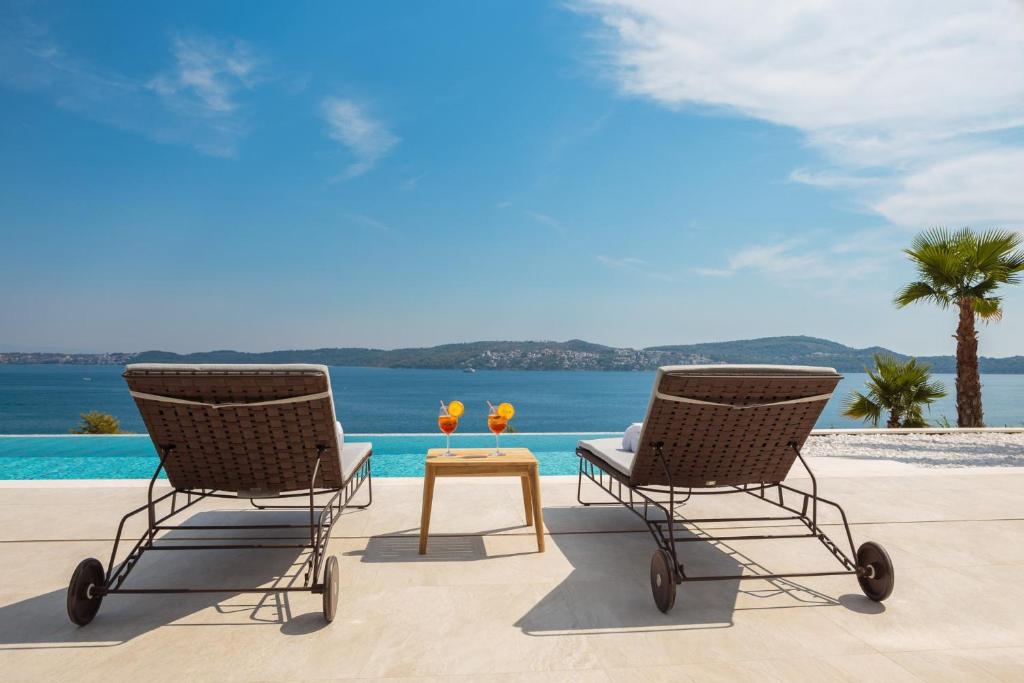 Ultraluxury Villa Elyzeum with Heated Pool room 3