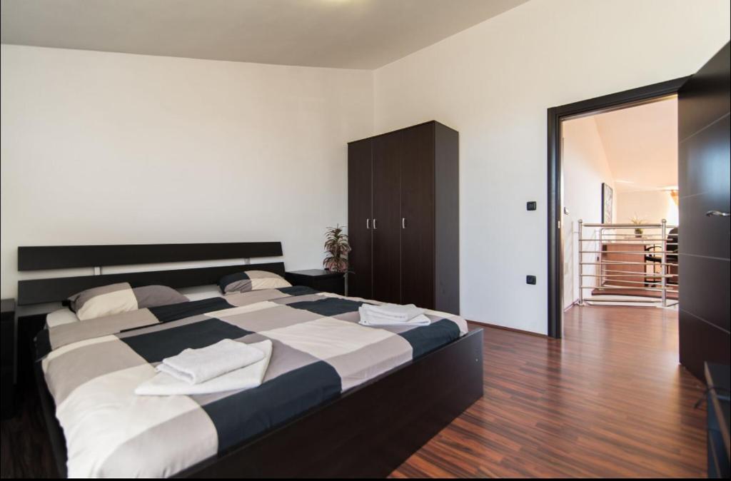 Villa Filip - Private Pool & Gym room 6