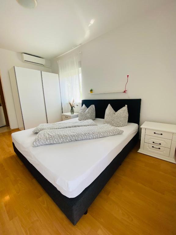 Villa Knez room 5