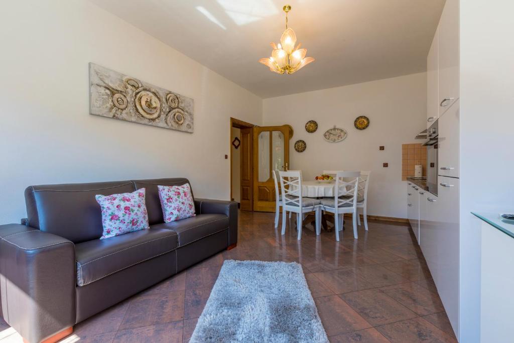 Villa M room 3