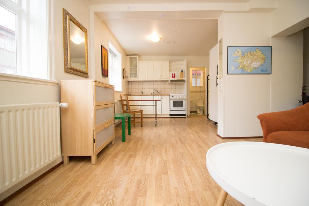 V9 Central Reykjavík Apartments room 1