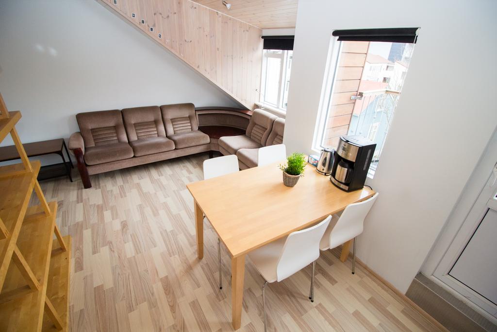 V9 Central Reykjavík Apartments room 5