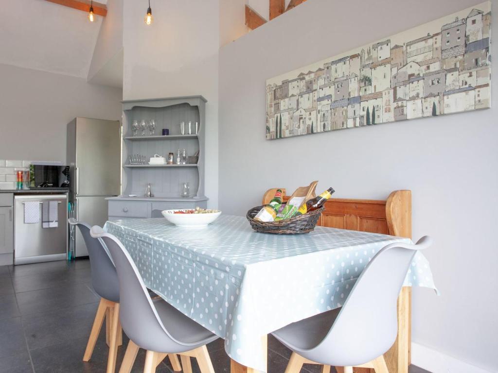 The Walled Garden room 5