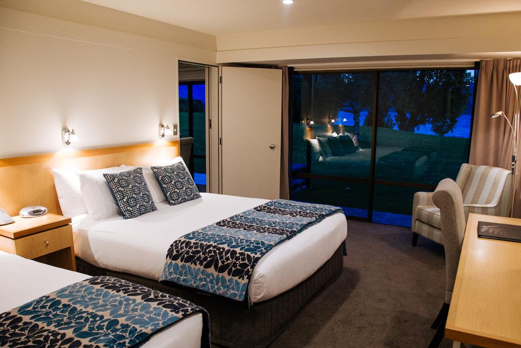 Waters Edge room 1