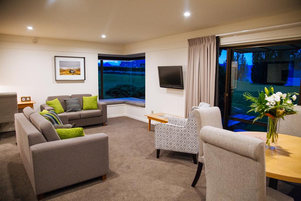 Waters Edge room 3
