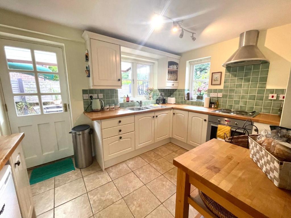 Willow Cottage on the upper River Bure room 1