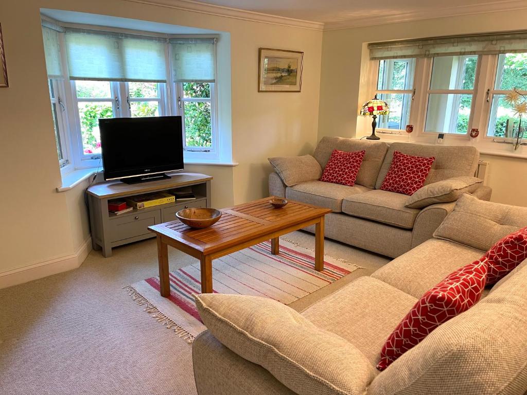 Willow Cottage on the upper River Bure room 3