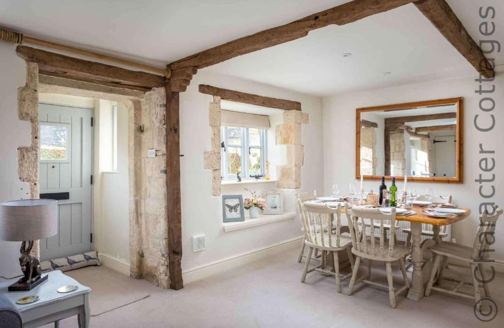 Willow Tree Cottage room 4