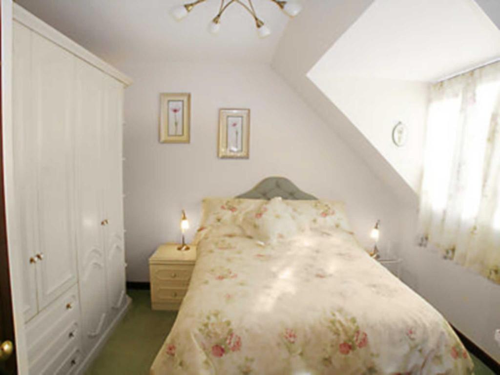 Woodlands room 2