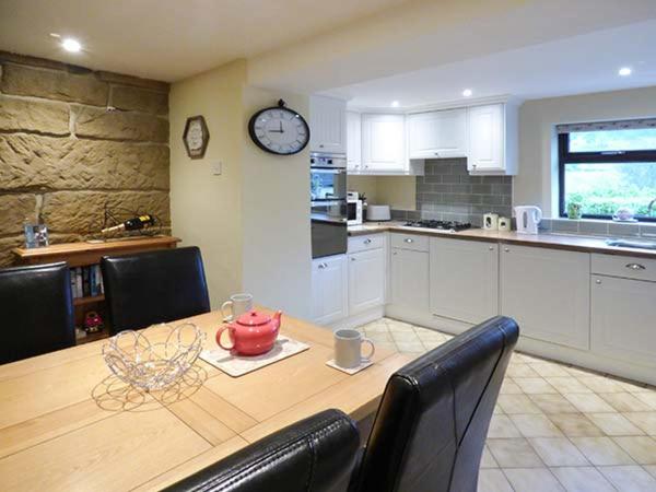 Woods View Cottage room 5