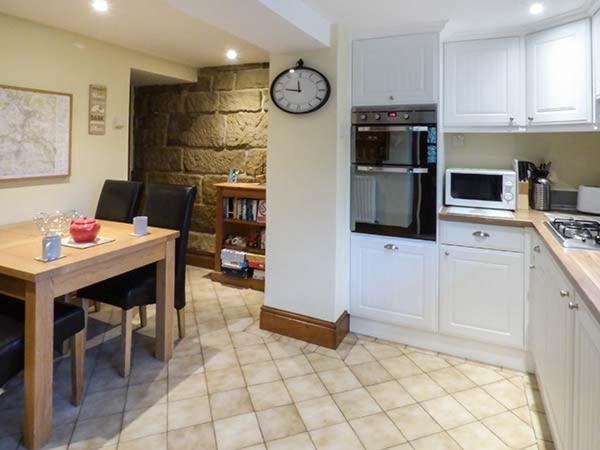 Woods View Cottage room 6
